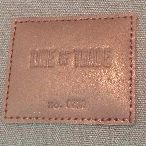 Gray Line Of Trade Weekender Bag - Picture 2 of 7